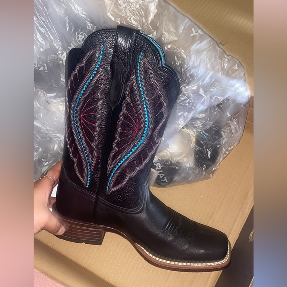 Ariat black boots !! - Picture 2 of 3